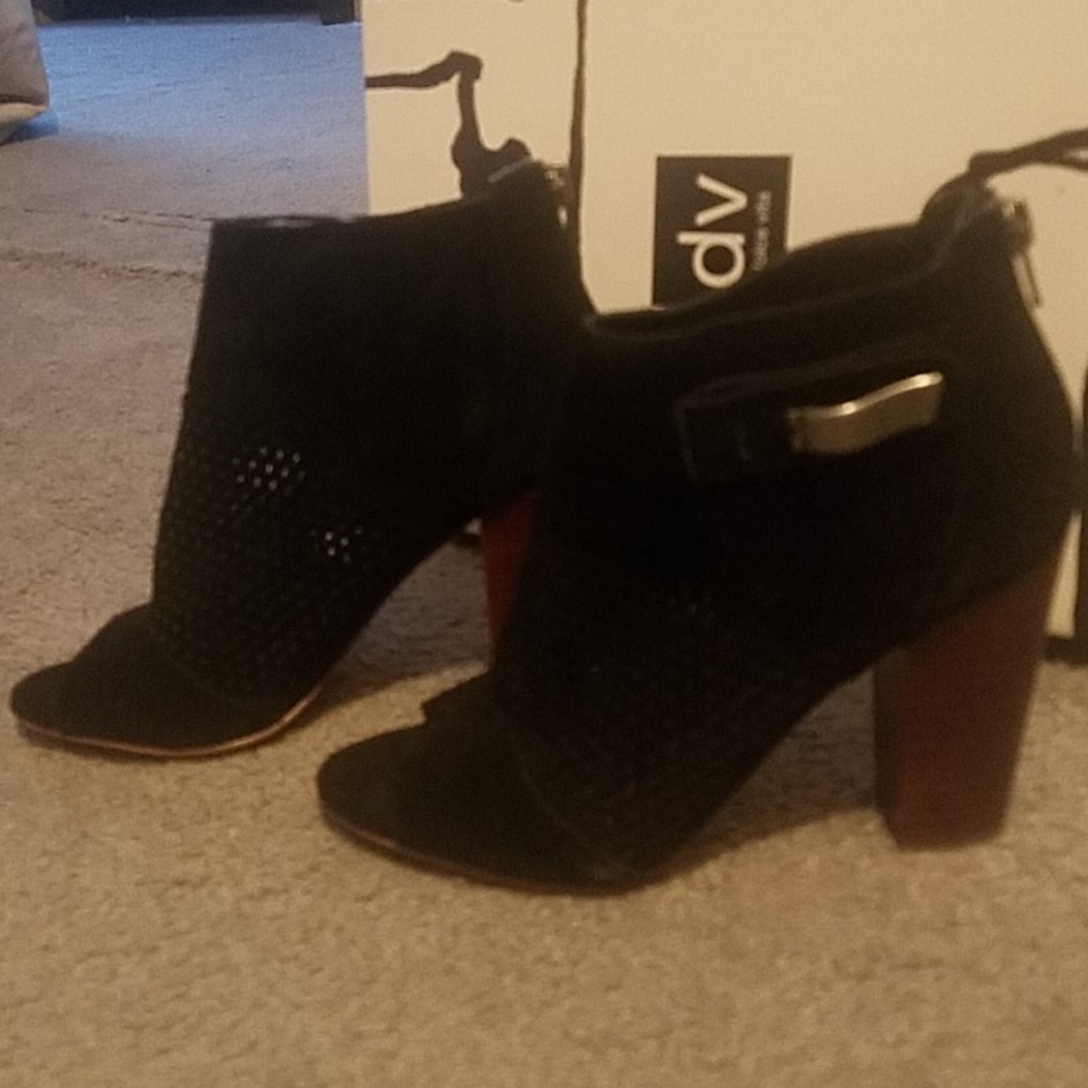 booties - Picture 2 of 4